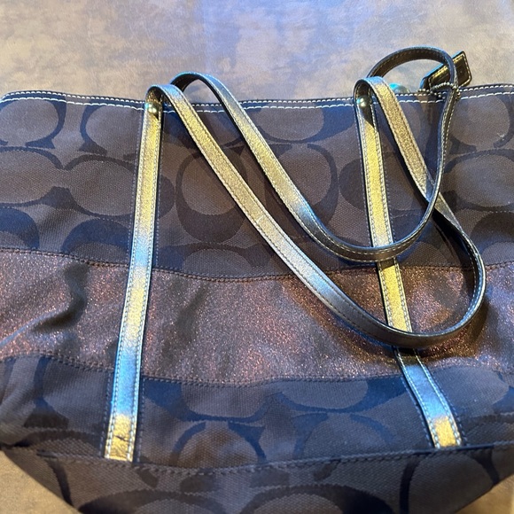 Coach purse. - Picture 2 of 4